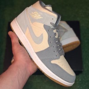Air Jordan 1 retro mid SE Coconut Milk Particle Grey size 11.5